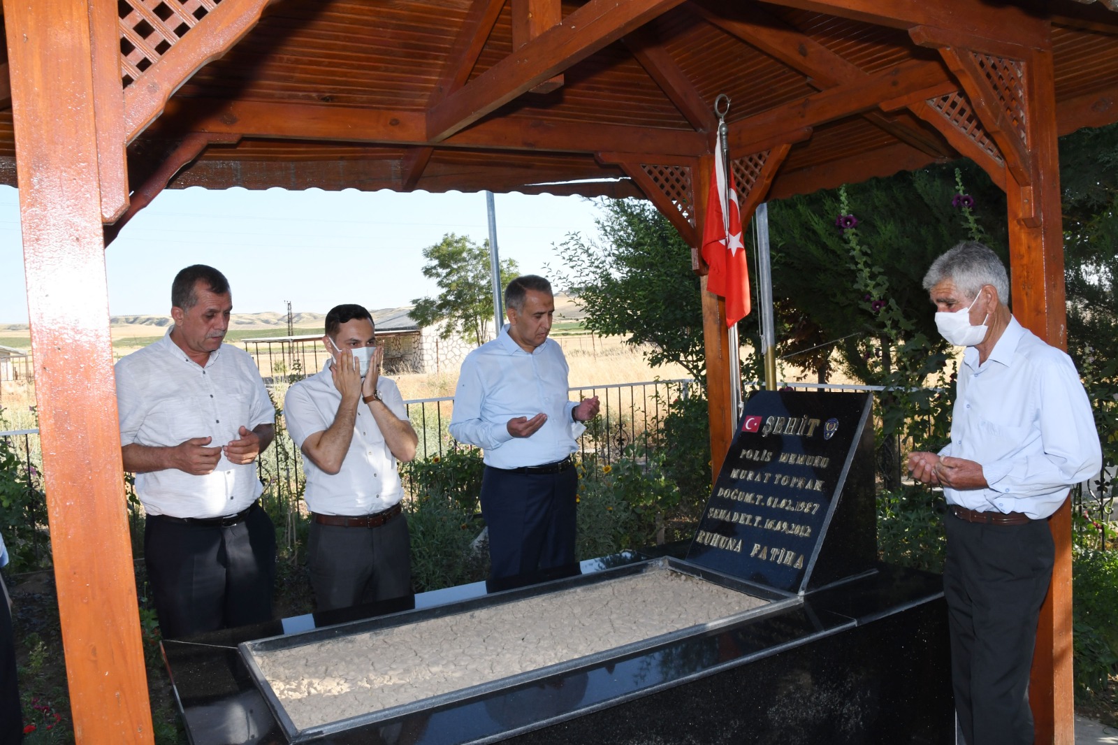 Vali Çuhadar’dan Şehit Polis Memuru Murat Toprak’ın Ailesine Ziyaret