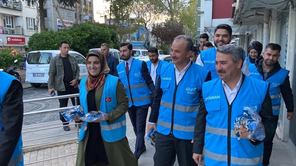 Ak Gençlik Yetiştirir!