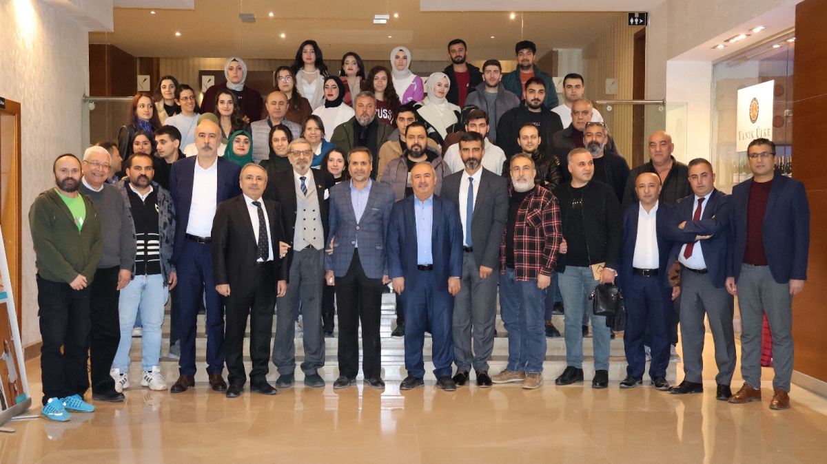 Gazeteciler Meslektaşlarıyla Dayanışma İçerisinde