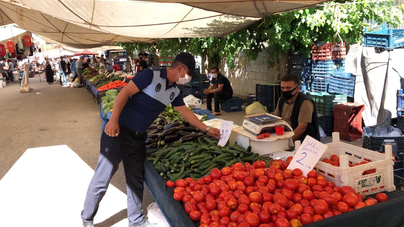 Zabıta Ekipleri Pazarda Fiyat Denetimi Yaptı