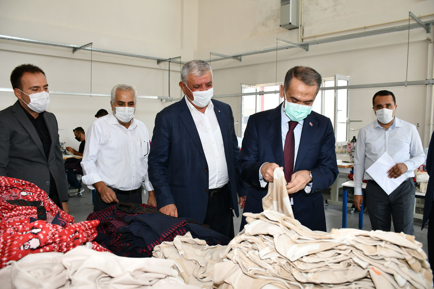 Vali Çuhadar, ASGEM’deki Atölyeleri Gezdi