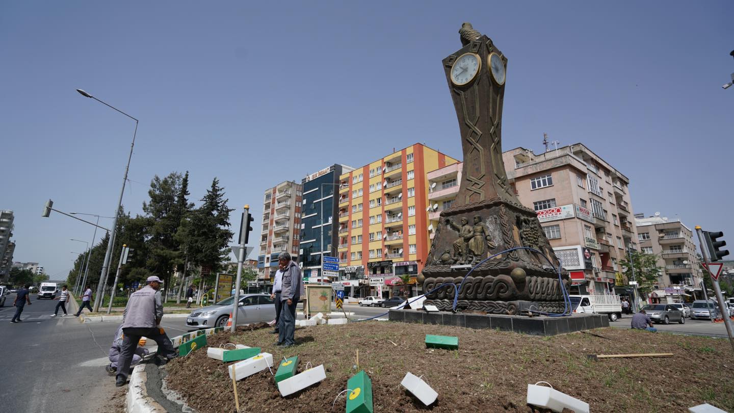 Saat Kulesi Kavşağı da Rengârenk