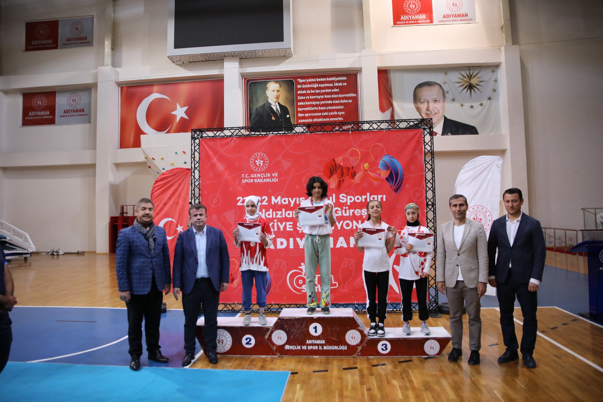 Bileğine Güvenen Madalya İçin Mücadele Etti