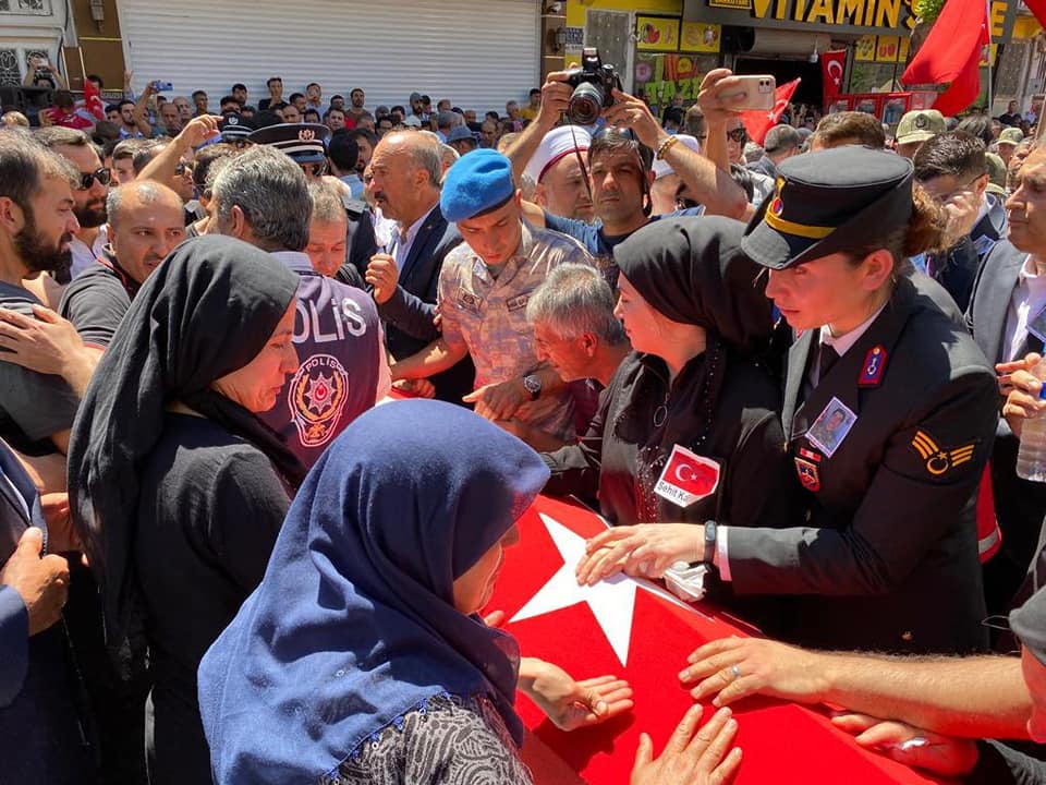 Adıyaman Şehidine Ağladı
