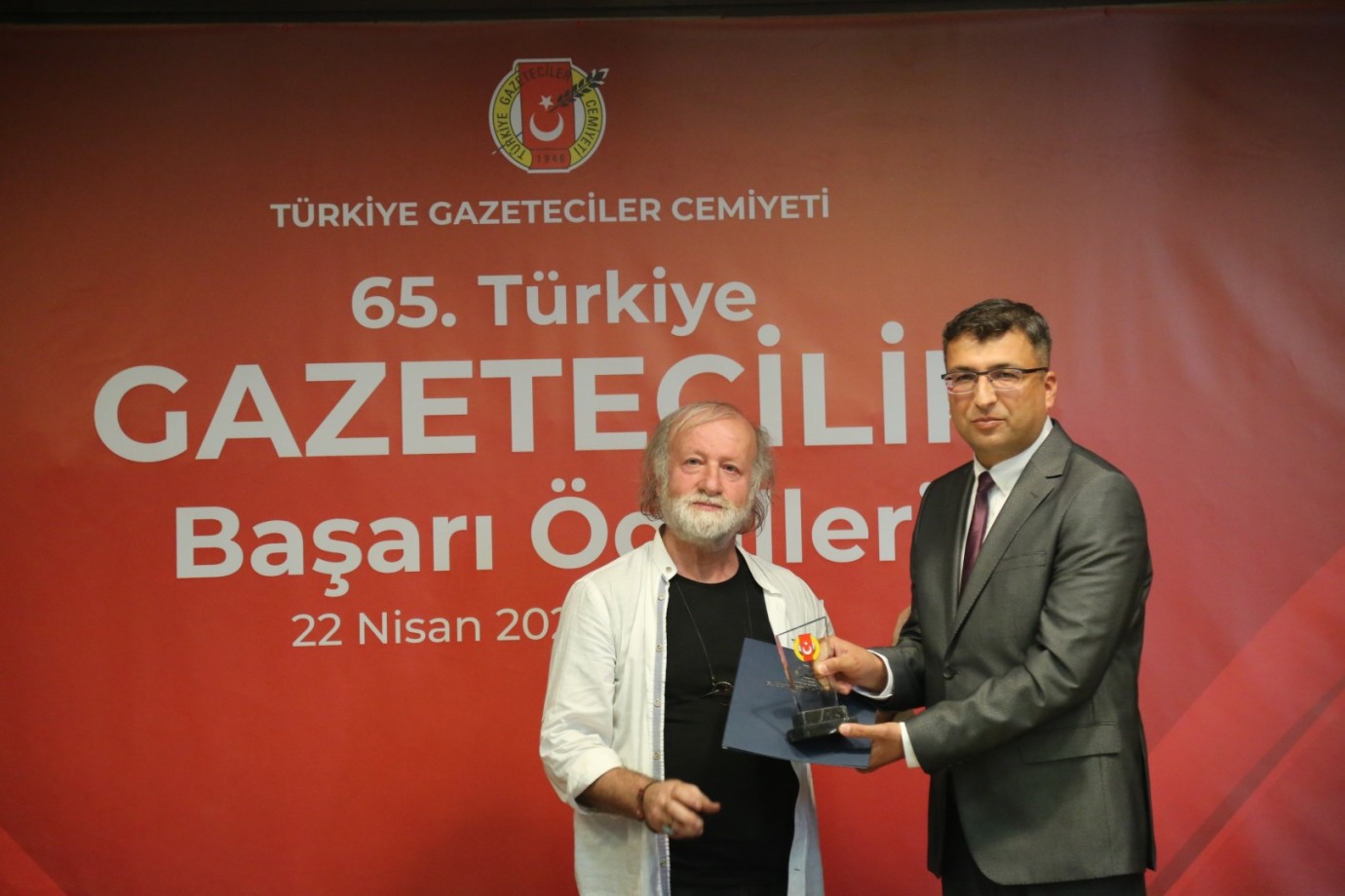 Gazeteci Ömer Karakuş Ödüle Doymuyor