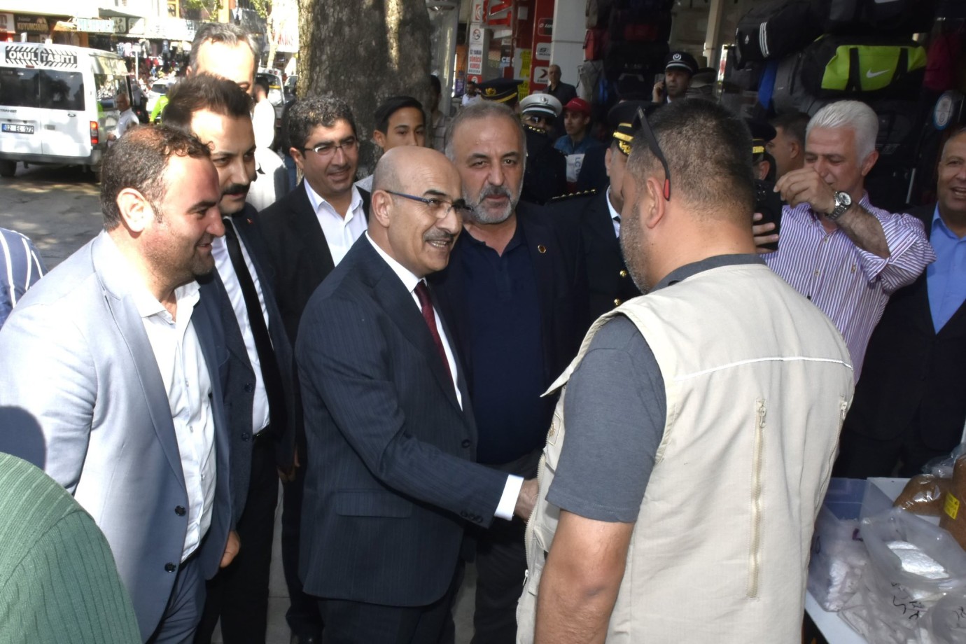 Adıyamanlılar Demirtaş'ı Bağrına Bastı