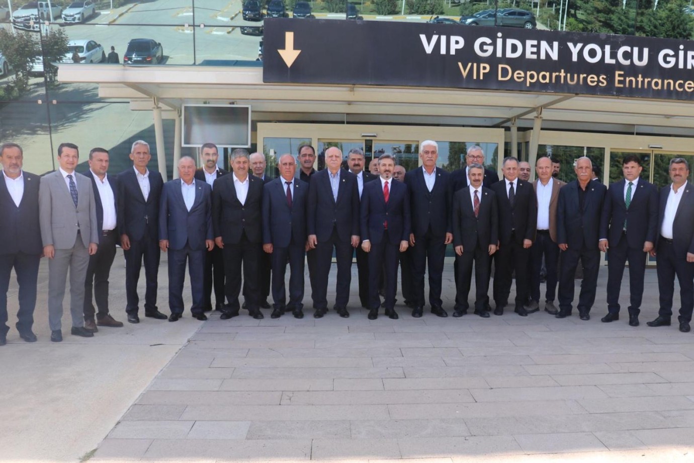 Bayraktar Adıyaman’da, Adıyaman Ziraat Odası’nı ziyaret etti