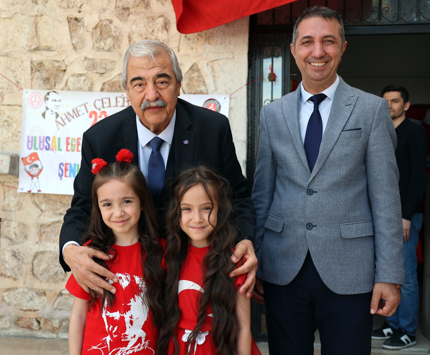 Abdulkadir Konukoğlu Mezun Olduğu Okulda