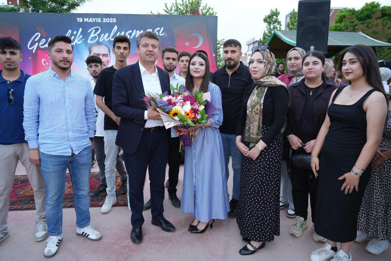 Tutdere Gençlerle Buluştu: “Adıyaman’ı Gençliğin Şehri Yapacağız”