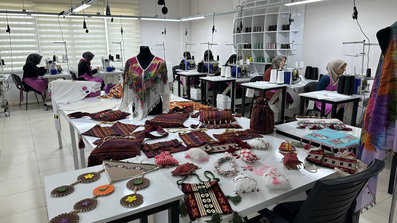 Adıyaman Belediyesi’nin ‘Altın İğne’ Projesi kadınlara umut oluyor