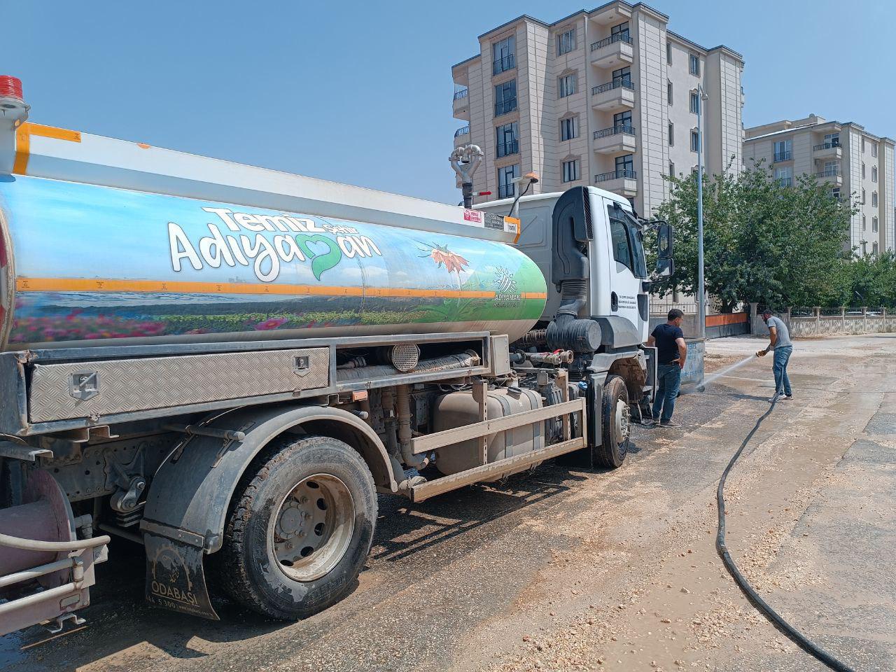 Adıyaman’da Belediyesi’nde temizlik mesaisi: 18 tanker, iki vardiya