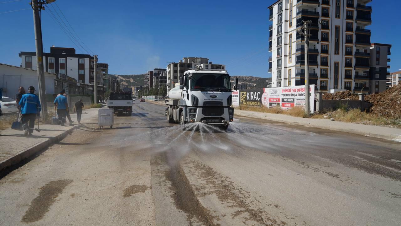 Adıyaman Belediyesi’nden Yeni Mahalle’de Kapsamlı Temizlik Çalışması