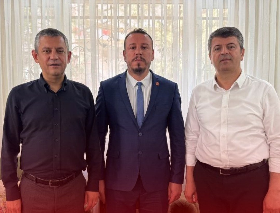 Yeniden Refah Partisi Grubundan bir meclis üyesi CHP grubuna geçti