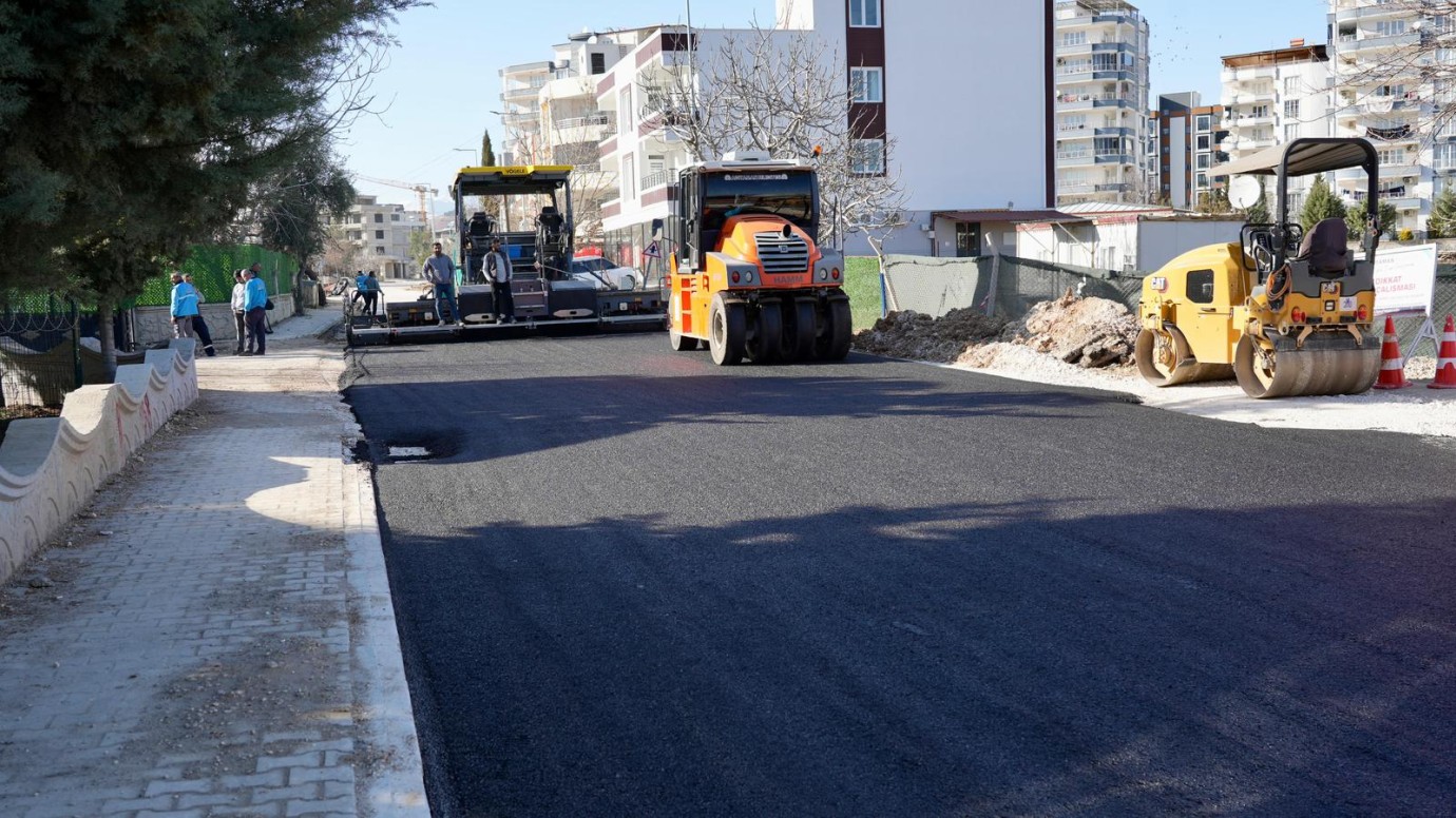 Yeni Mahalle’de yol mesaisi hızlandı