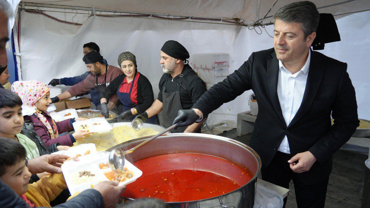 Başkan Tutdere, iftar çadırında vatandaşlarla birlikte iftar açtı