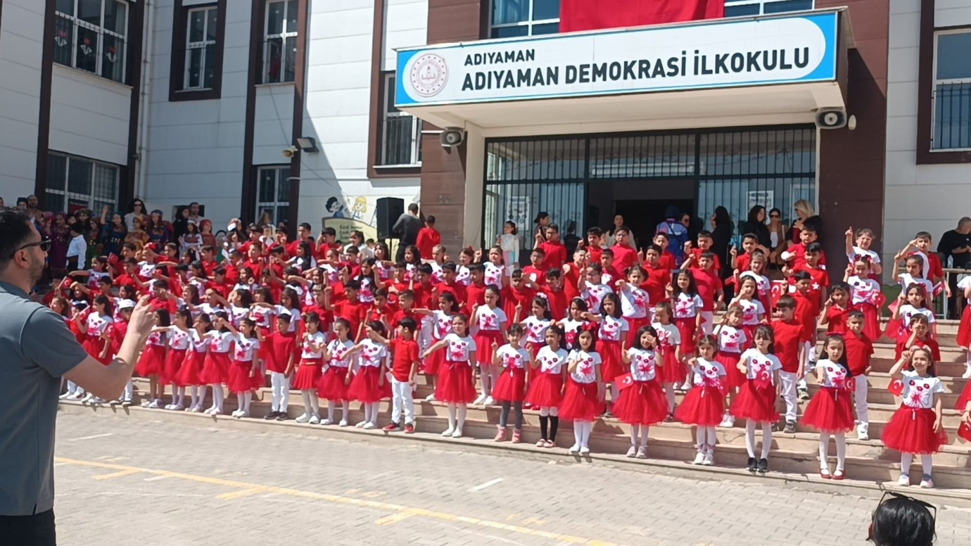 Demokrasi İlkokulunda 23 Nisan Coşkuyla Kutlandı