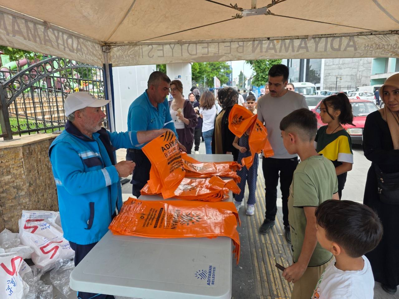Adıyaman Belediyesi’nden bayram öncesi anlamlı hizmet