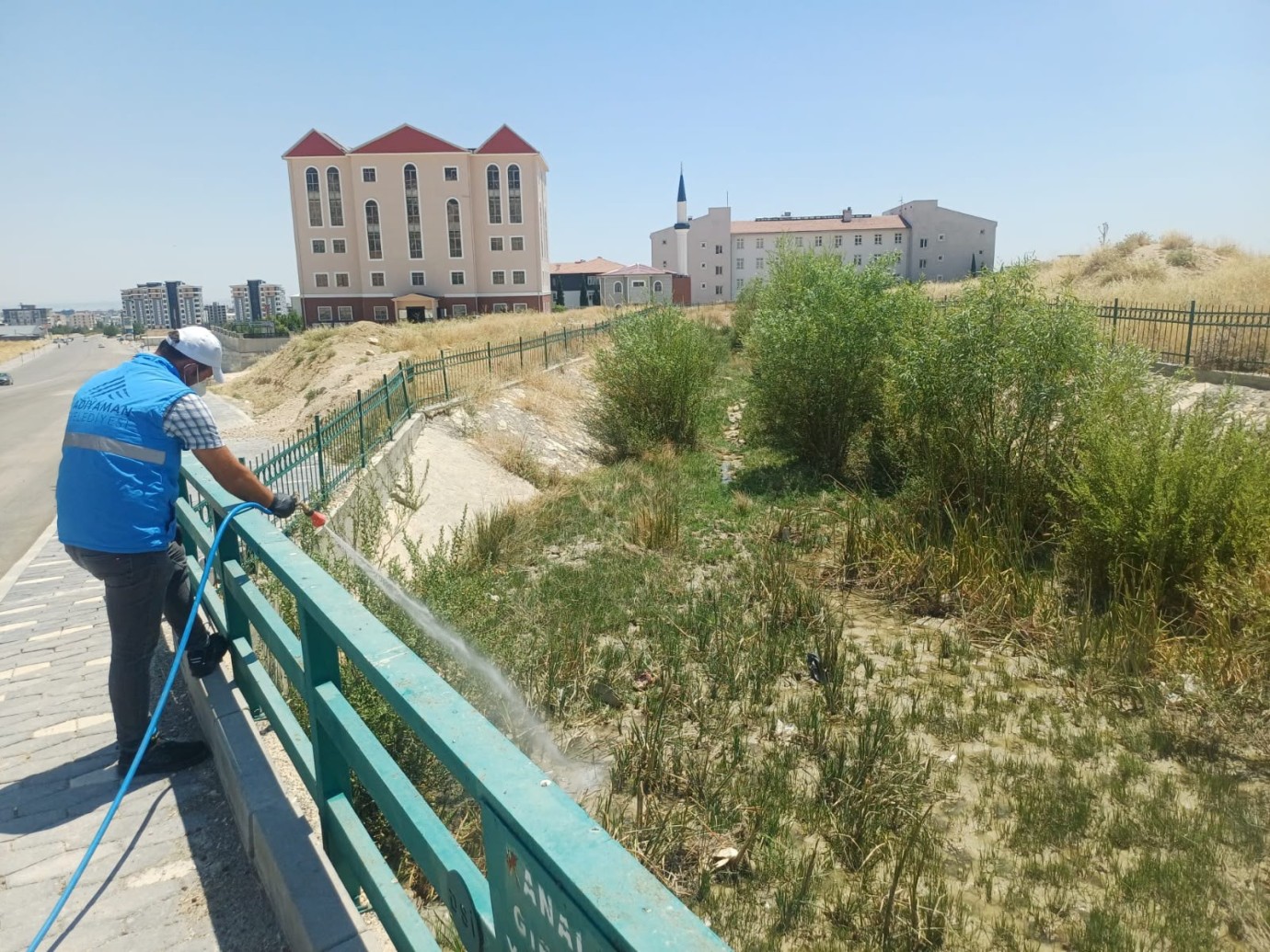 Adıyaman Belediyesi'nden haşereyle mücadelede çifte vardiya