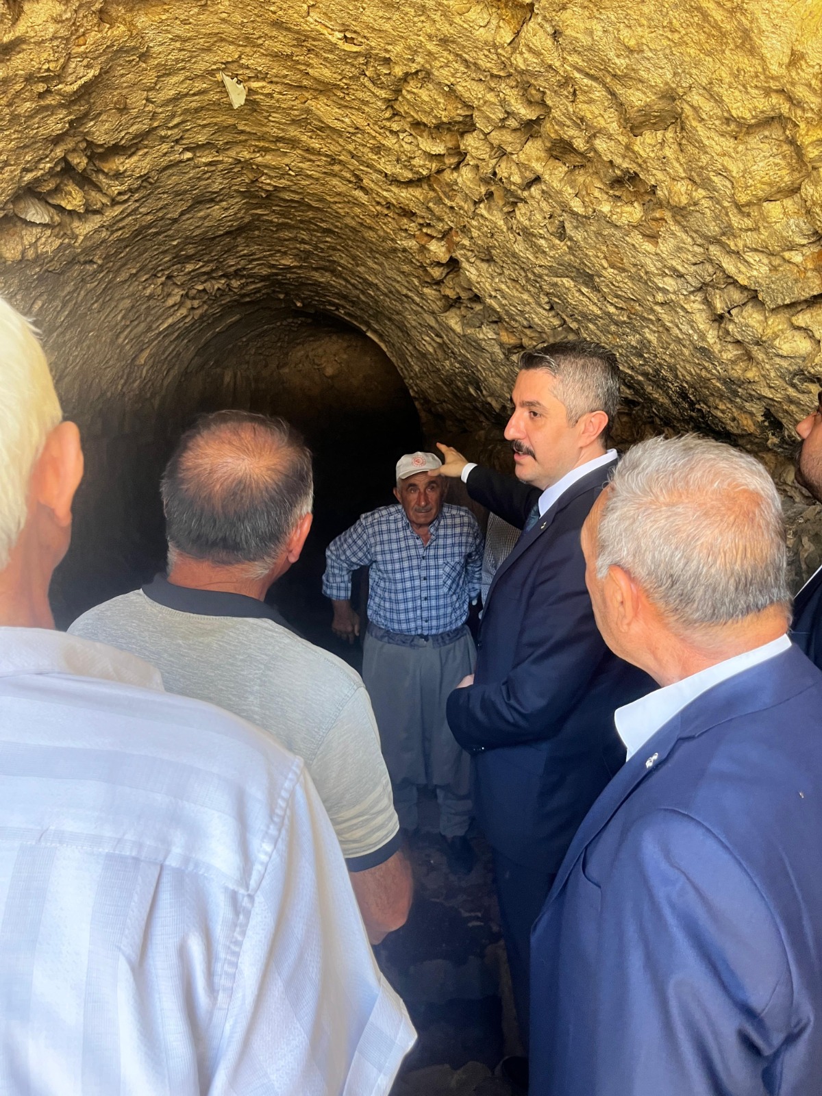 MHP'den Zey Köyüne Çıkartma