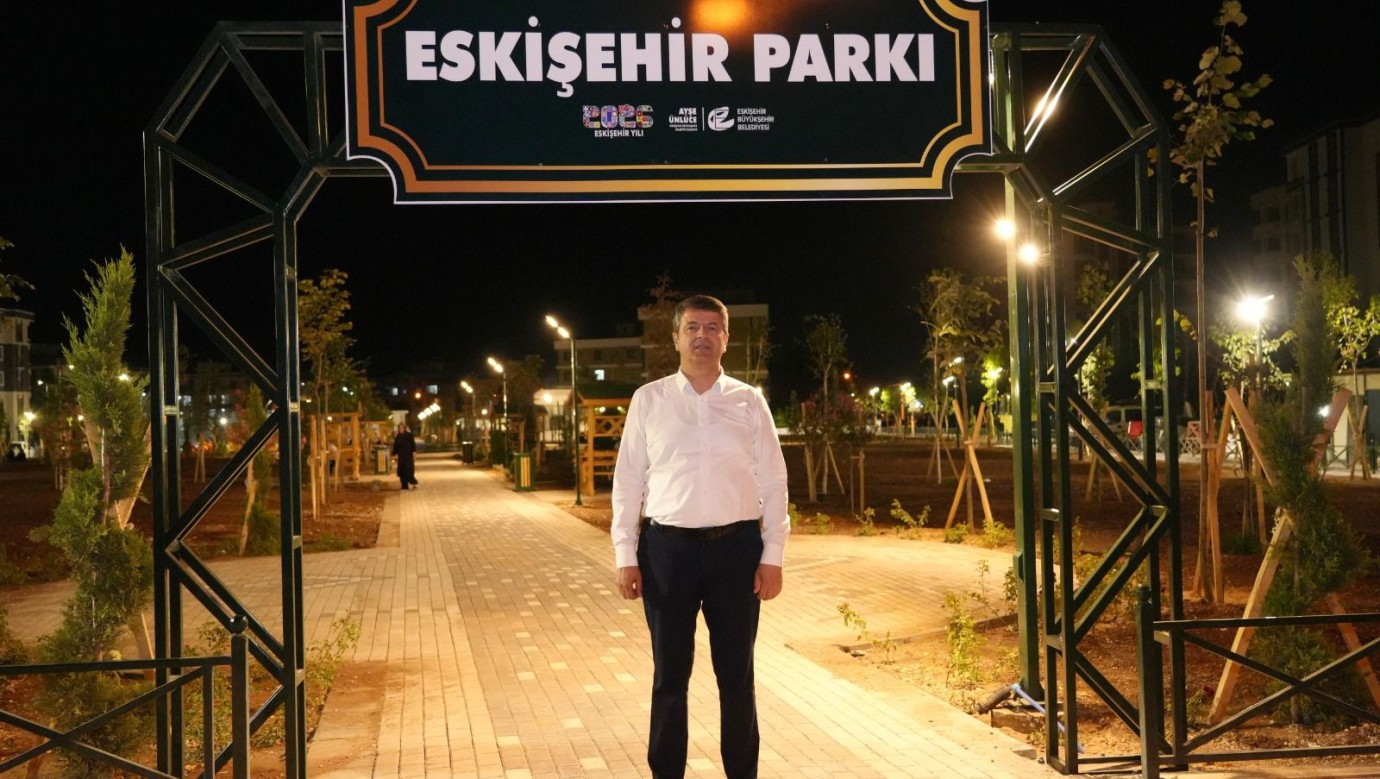 Eskişehir Parkı açılışa hazırlanıyor: Park çevresinde gece asfalt mesaisi