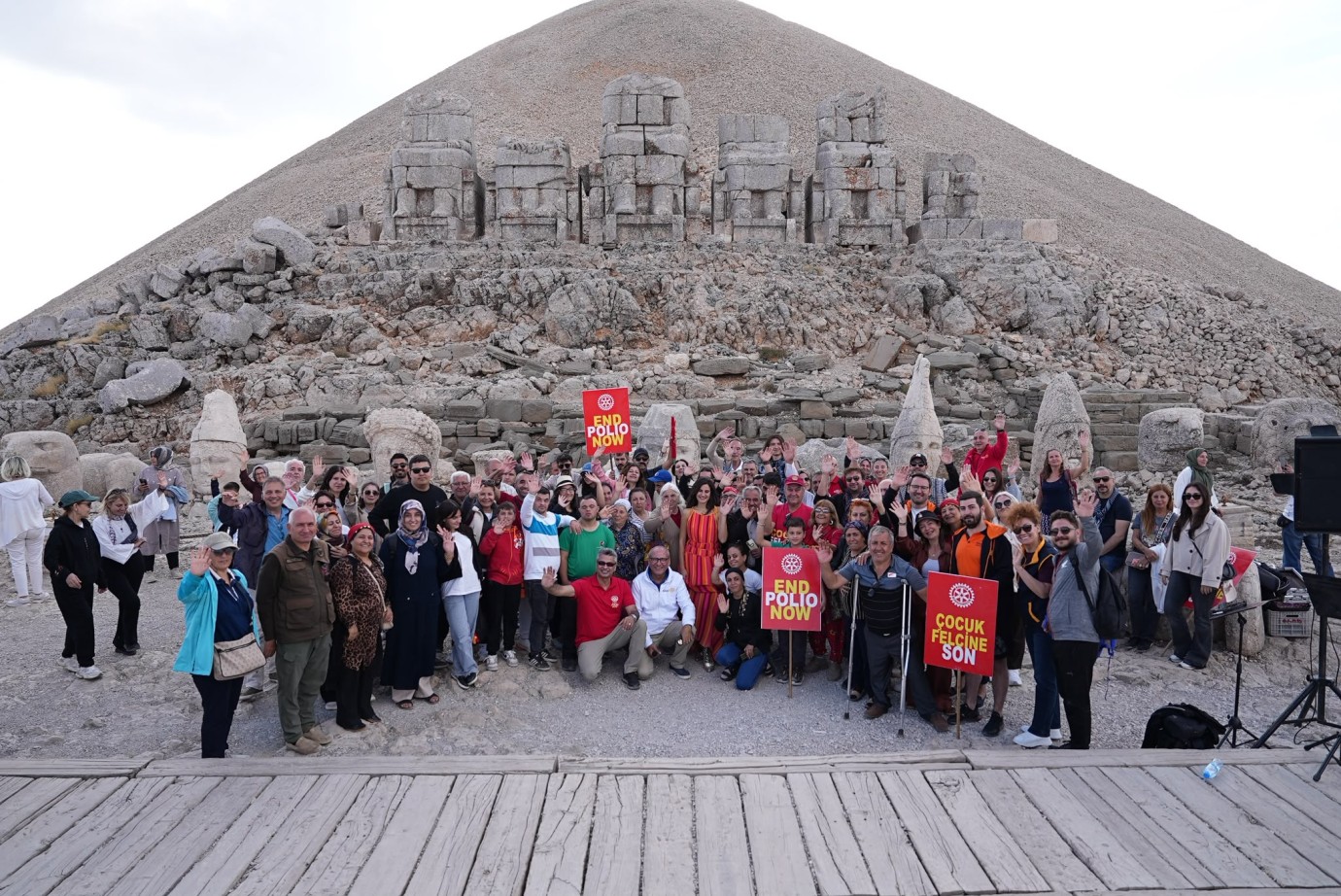 NEMRUT’UN ZİRVESİNDE TARİHİ MESAJ: “ÇOCUK FELCİNE SON!”