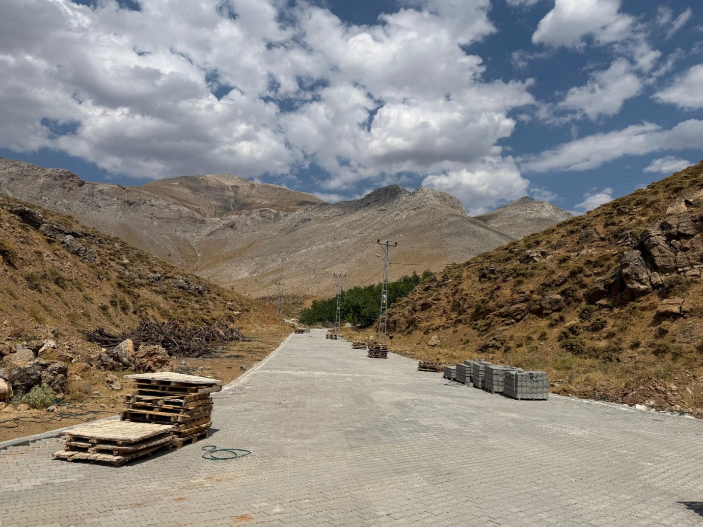 Adıyaman köylerinde 1 milyon 170 bin metrekareyi aşan parke taşı seferberliği