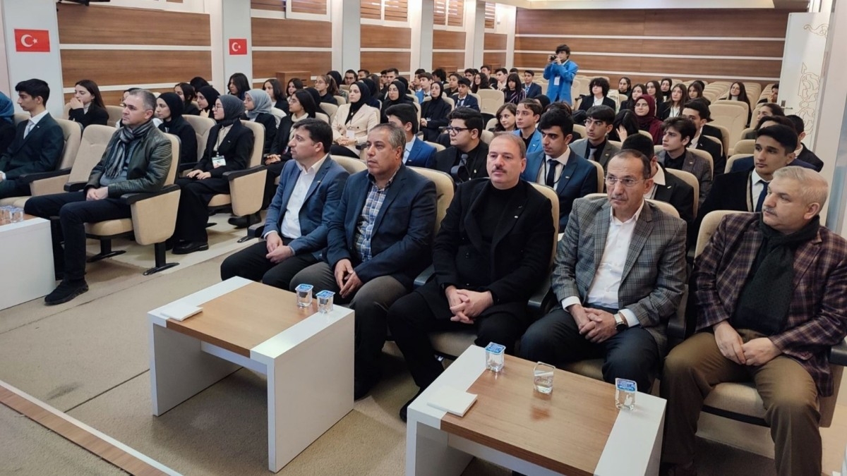 İl Milli Eğitim Müdürü Ali Tosun, ‘Meclis Simülasyonu’ etkinliğine katıldı