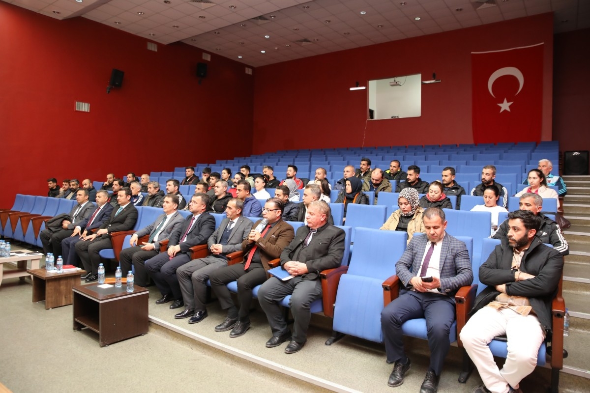 Adıyaman'da antrenörlerle değerlendirme toplantısı düzenlendi