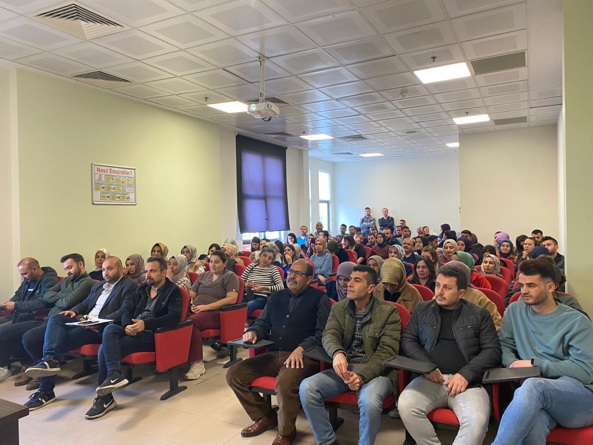 Besni'de sağlık çalışanlarına 'Hizmet İçin Eğitim' verildi