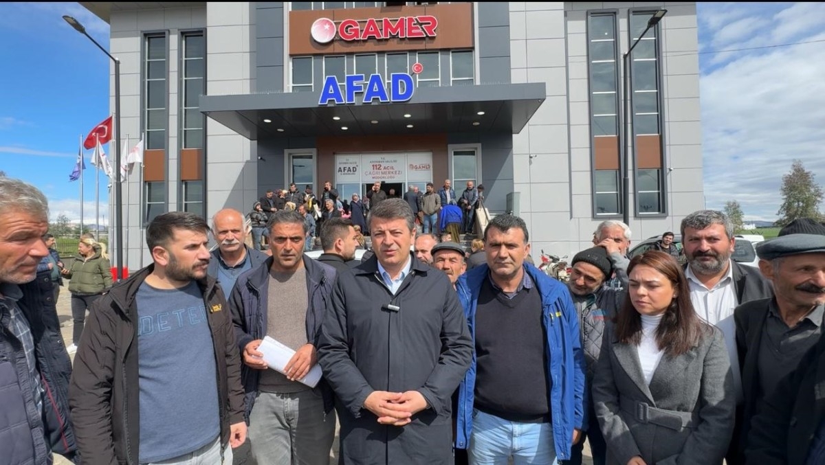Adıyaman AFAD önünde izdiham  - Videolu Haber