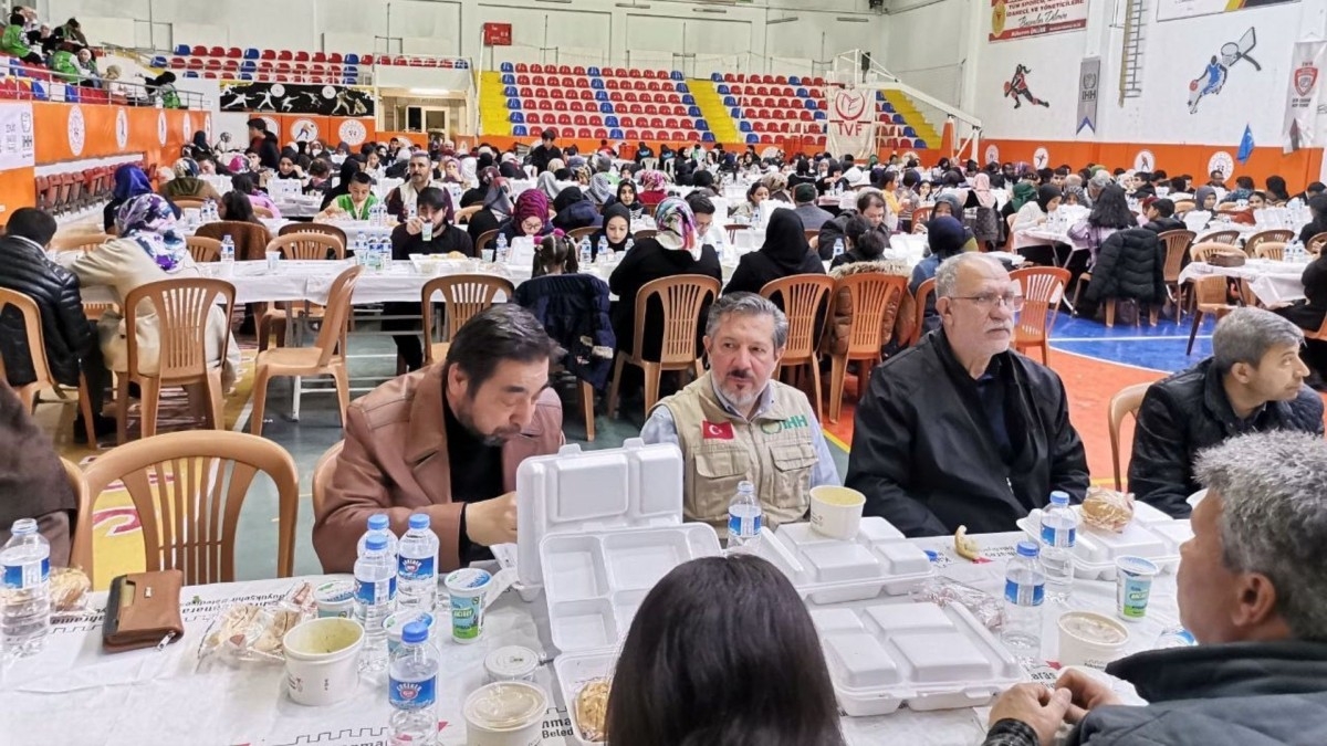 Kahramanmaraş İHH'dan yetim iftarı   - Videolu Haber