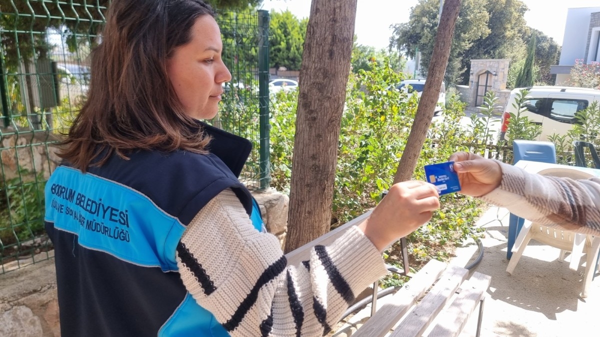5 Bin 350 haneye sosyal destek kartı veriliyor