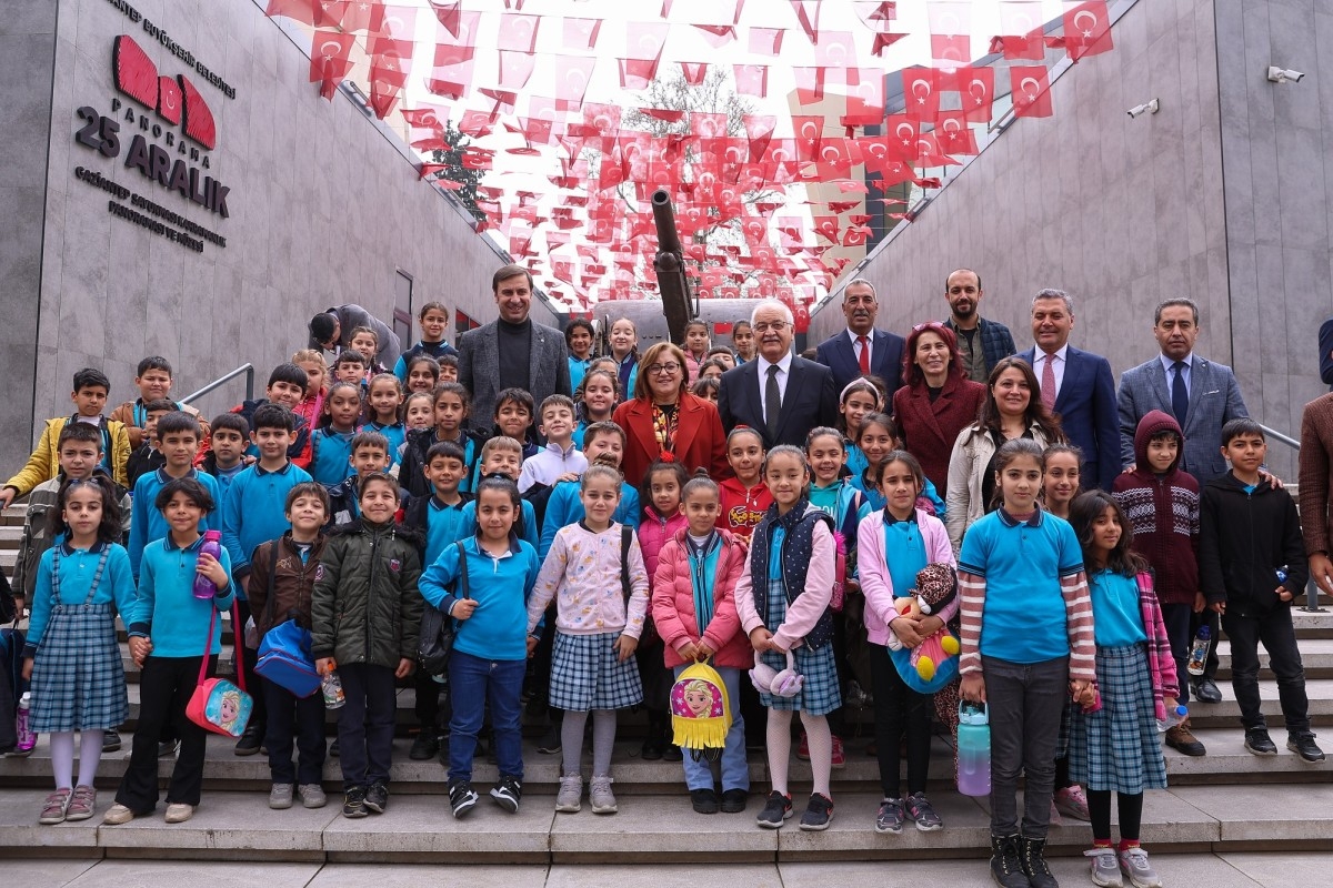 Öğrencilere bisiklet hediye edildi