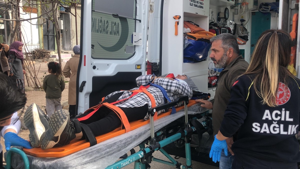 İki kadın sürücü çarpıştı: 1 yaralı  - Videolu Haber