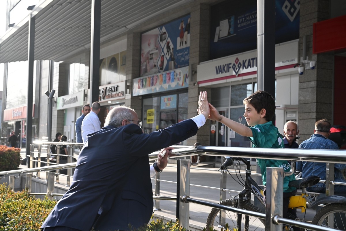 Başkan Er’e esnaf ve vatandaşlardan yoğun ilgi