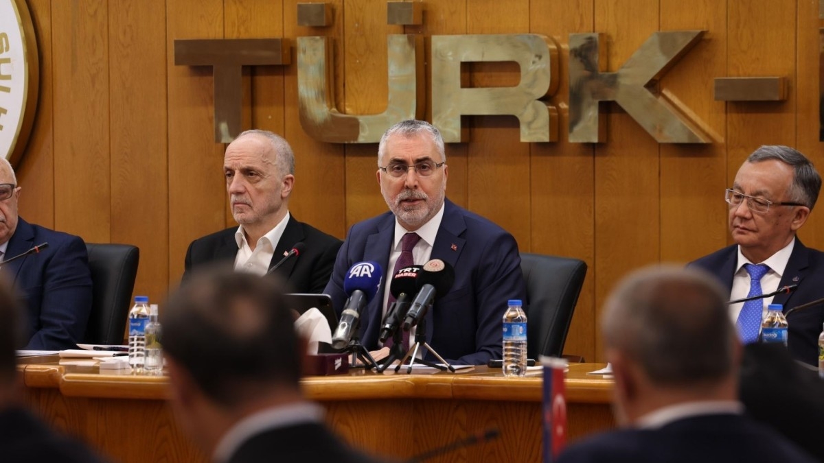 Bakan Işıkhan'dan 1 Mayıs açıklaması: ‘Kitlesel kutlama inadı’