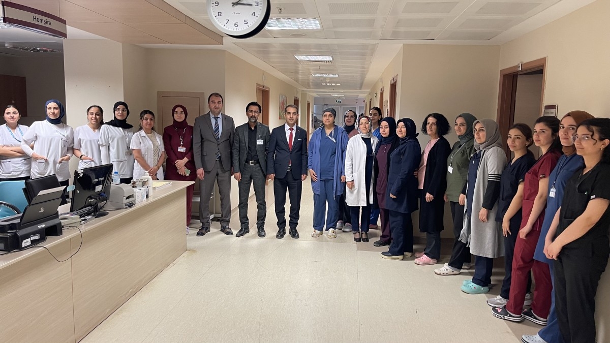 Başhekim Doç. Dr.Mehmet Şirik, ebelerin ‘Ebeler Haftasını’ kutladı