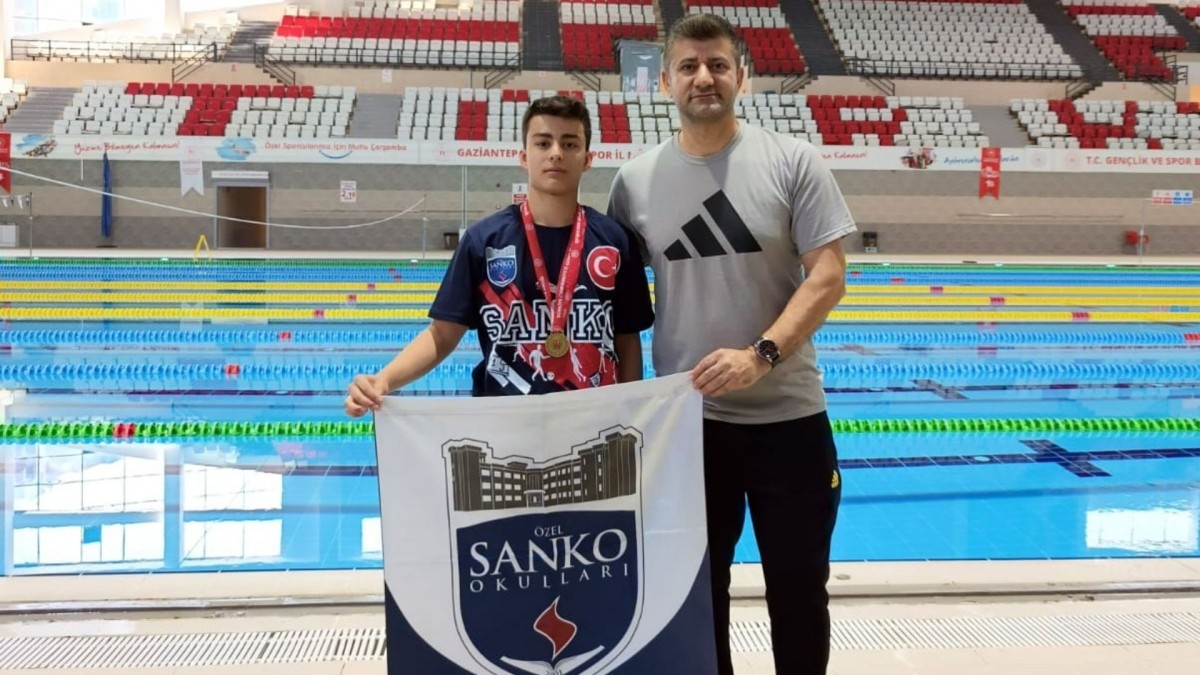 SANKO okulları öğrencisi yüzme yarışmasında il birincisi oldu