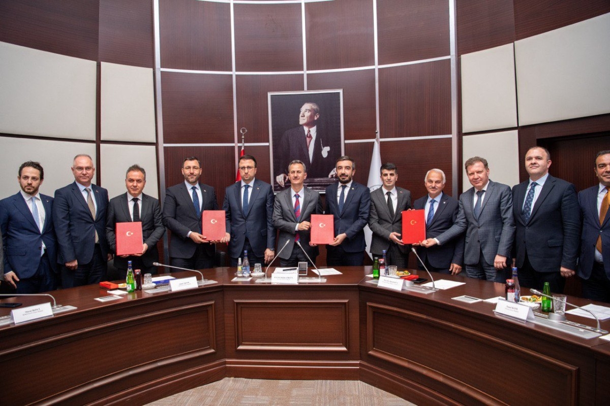 Tarihi imzalar atıldı