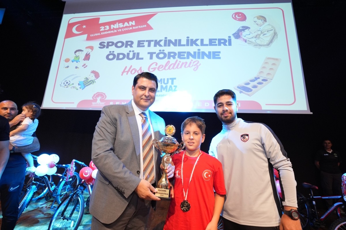 Başkan Yılmaz başarılı öğrencileri ödüllendirdi  - Videolu Haber