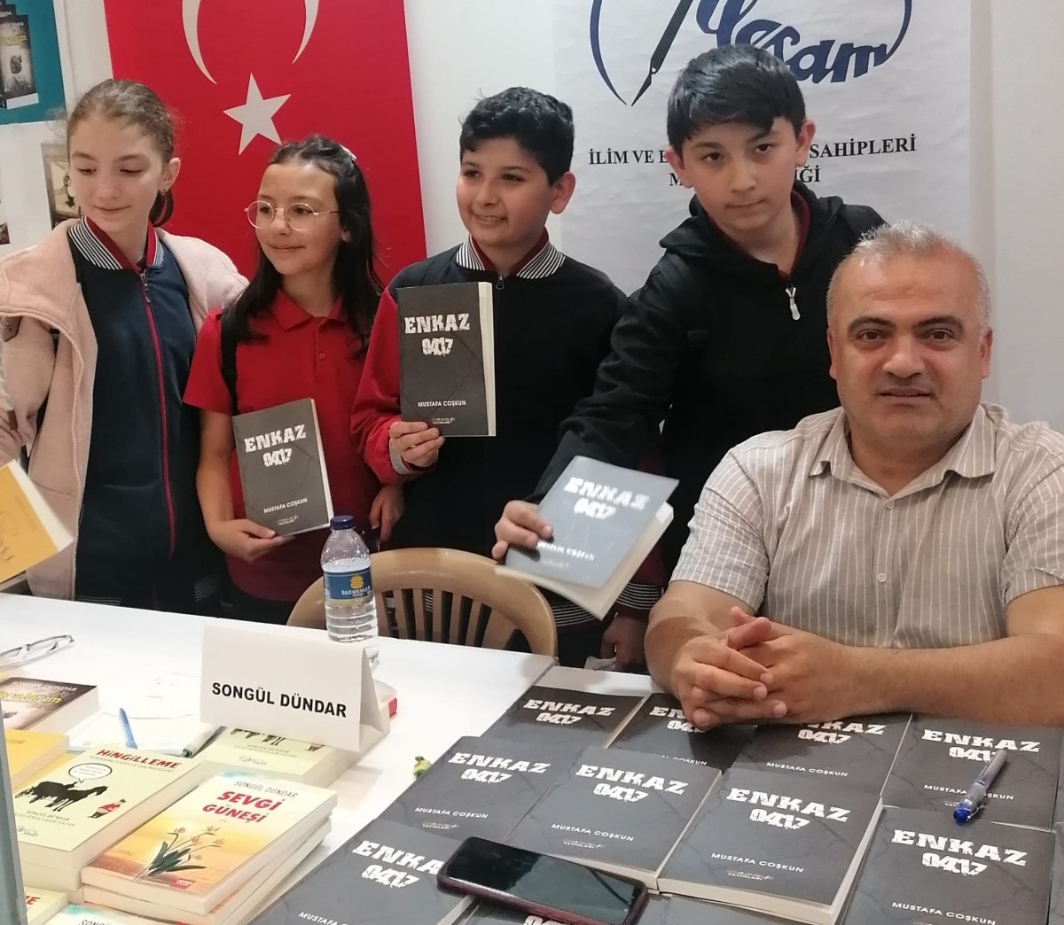 Gençlerden enkaz 04,17 kitabına yoğun ilgi