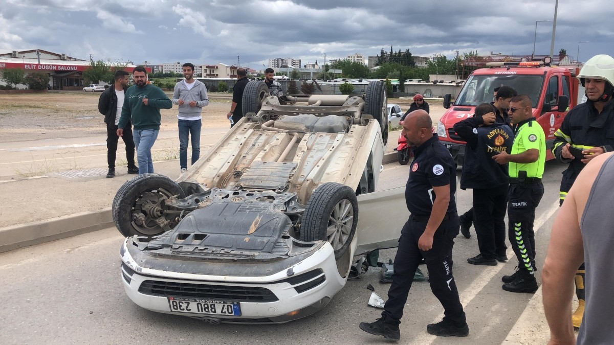 Takla atan otomobil güvenlik kameralarına yansıdı  - Videolu Haber