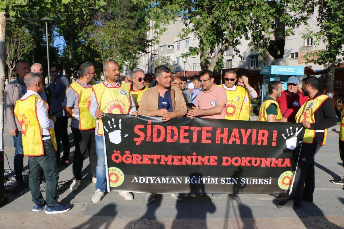 Eğitim Sen şubesinden 'Öğretmene Şiddete Hayır' açıklaması