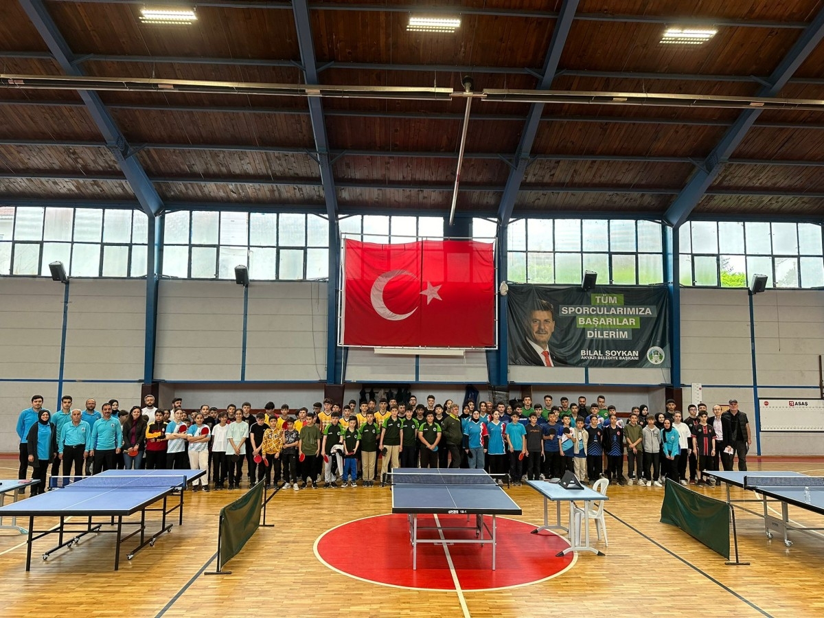 Akyazı’da masa tenisi müsabakaları şenlik havasında geçti