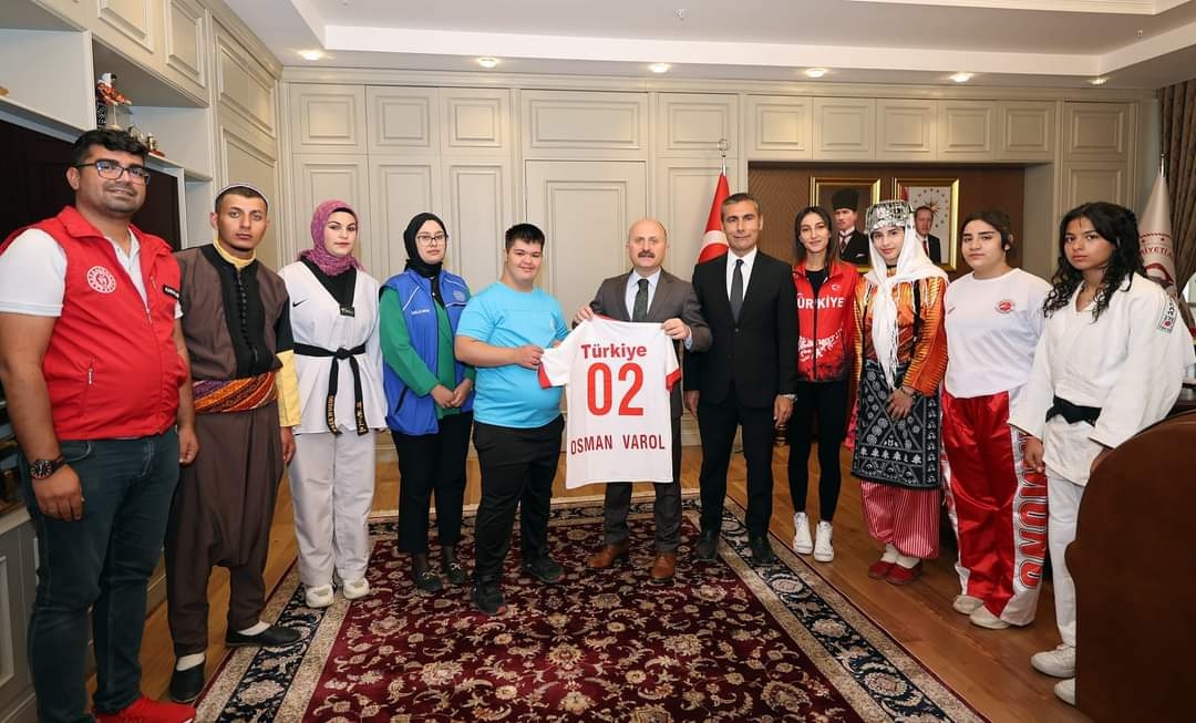 Gençler ve Milli Sporculardan Vali Varol’a ziyaret