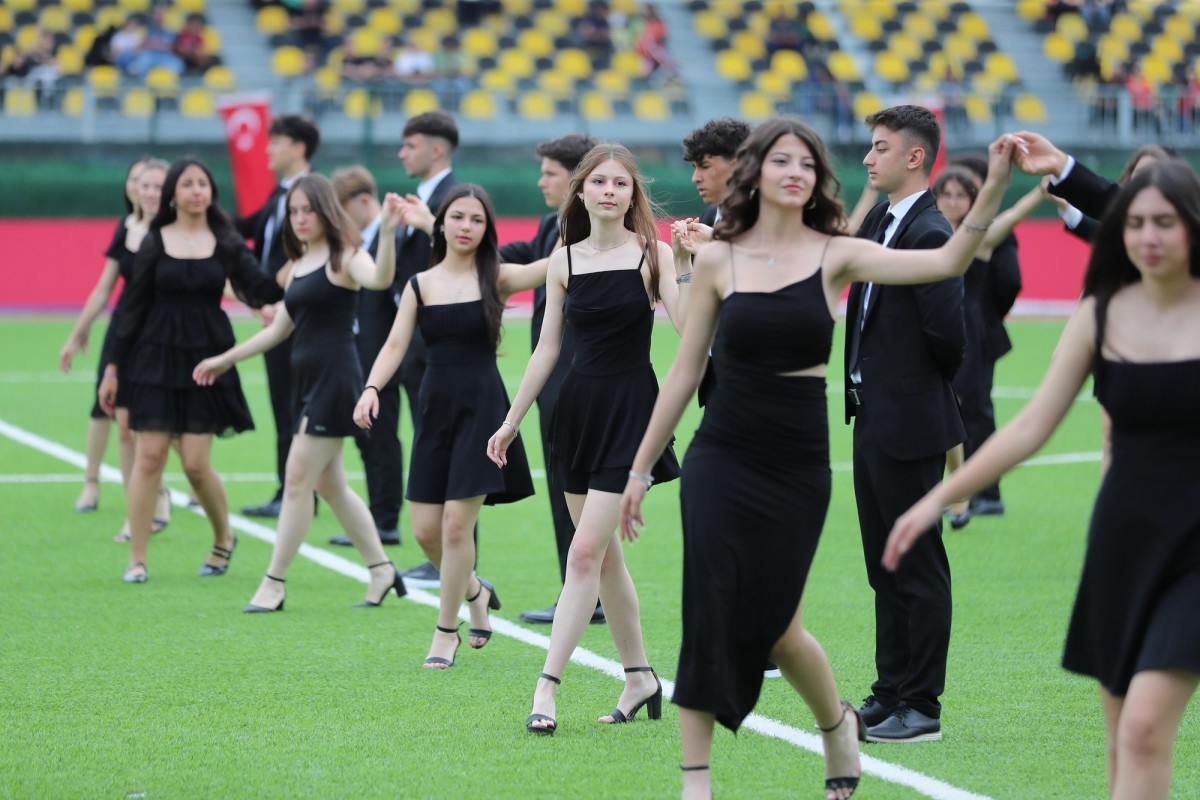 Aliağa’da coşkulu 19 Mayıs Kutlaması