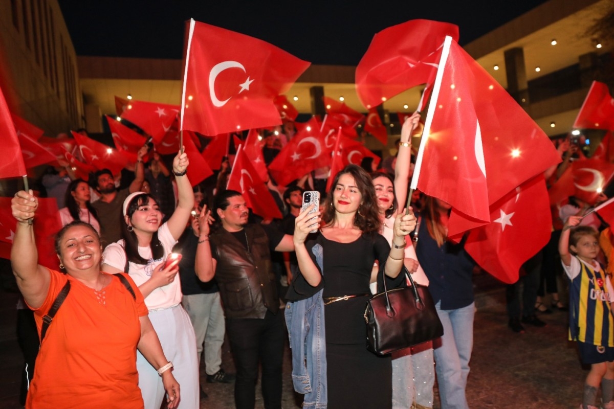 '90’lardan Kalan Şarkılar' konseri unutulmaz gece yaşattı  - Videolu Haber