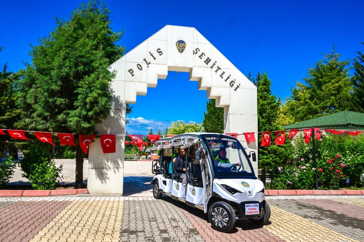 Engelli ve yaşlılar için kabir ziyaretlerinde ulaşım kolaylığı
