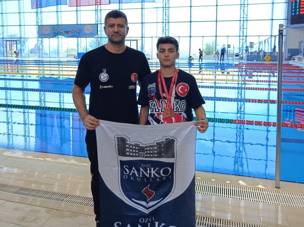 SANKO Okulları öğrencisi yüzmede Türkiye üçüncüsü oldu