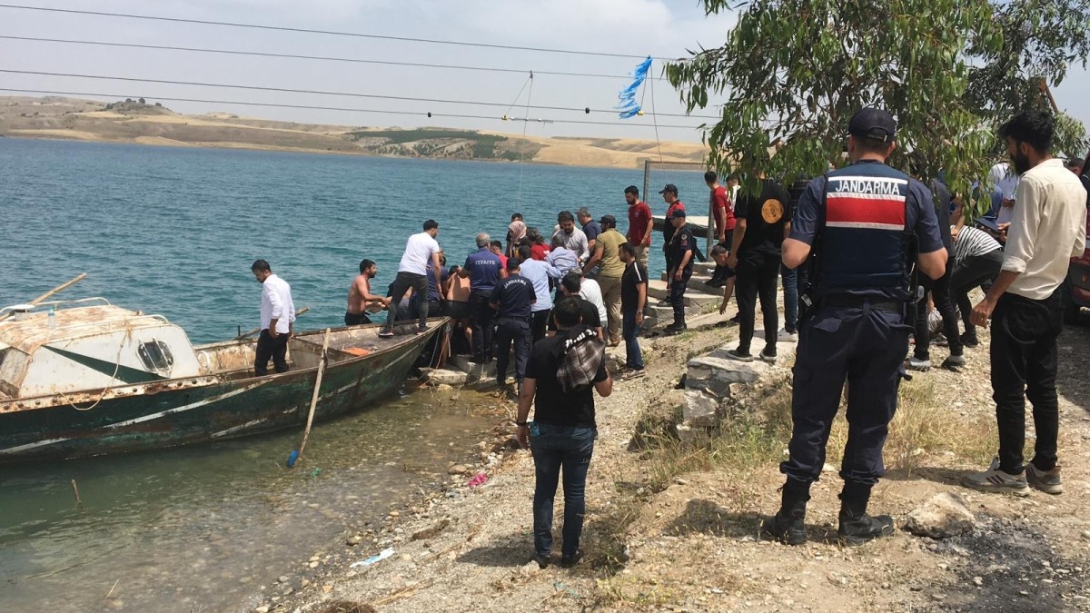 Serinlemek için suya giren genç boğularak hayatını kaybetti  - Videolu Haber